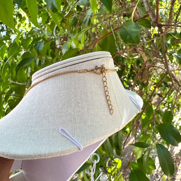 🦉 Vintage Owl Pendant Necklace – Bold Gold-Tone Statement with Swinging Eyes - Picture 6 of 8